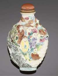 1800-1840 A famille rose porcelain snuff bottle